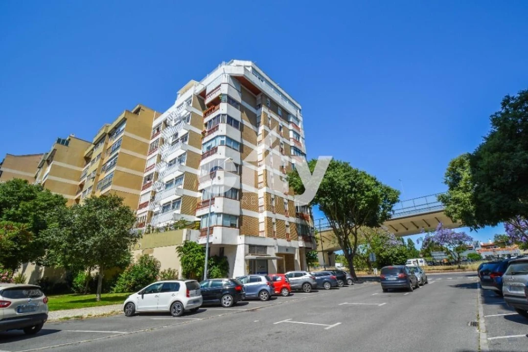 Apartamento T3 para Arrendamento em Lumiar Foto 1