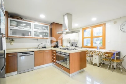 Apartamento T4 para Venda em Póvoa de Santo Adrião e Olival Basto