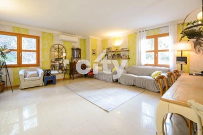 Apartamento T4 para Venda em Póvoa de Santo Adrião e Olival Basto