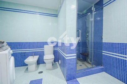 Apartamento T4 para Venda em Póvoa de Santo Adrião e Olival Basto