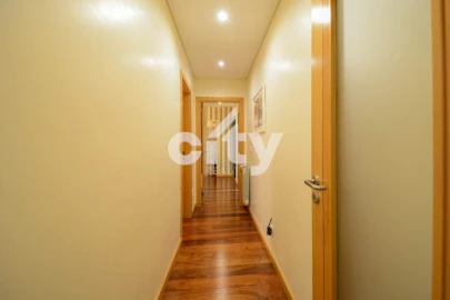 Apartamento T4 para Venda em Póvoa de Santo Adrião e Olival Basto