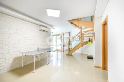 Apartamento T4 para Venda em Póvoa de Santo Adrião e Olival Basto