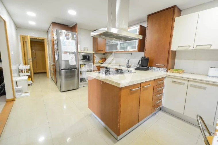 Apartamento T4 para Venda em Póvoa de Santo Adrião e Olival Basto Foto 9