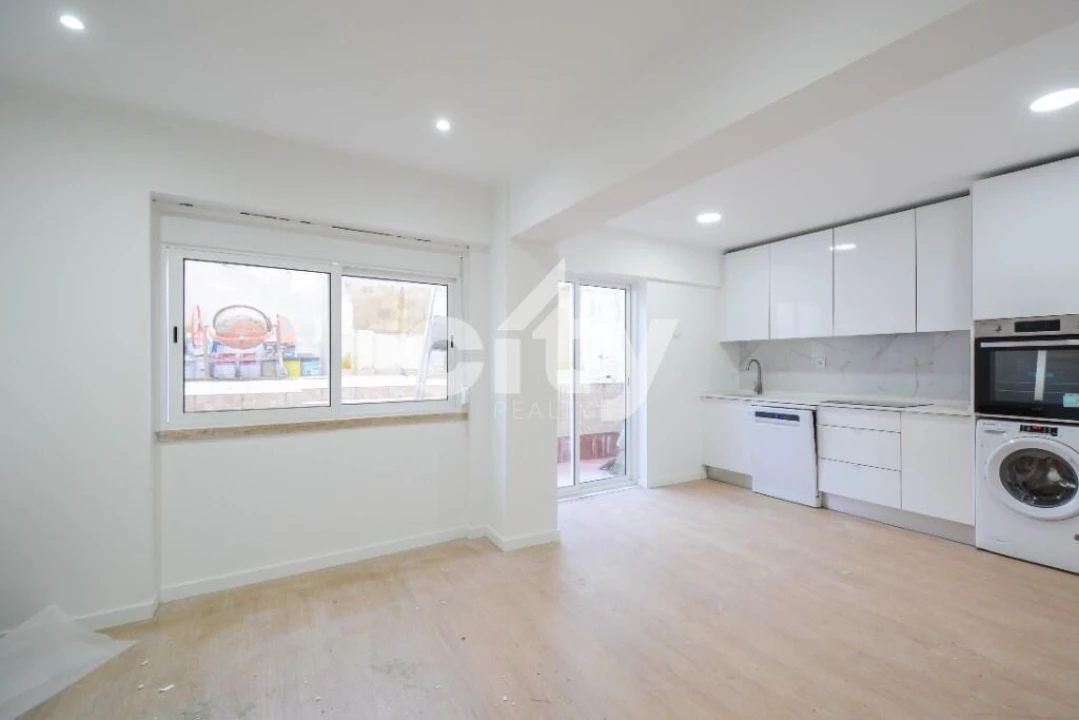 Apartamento T2 para Venda em Venteira Foto 2