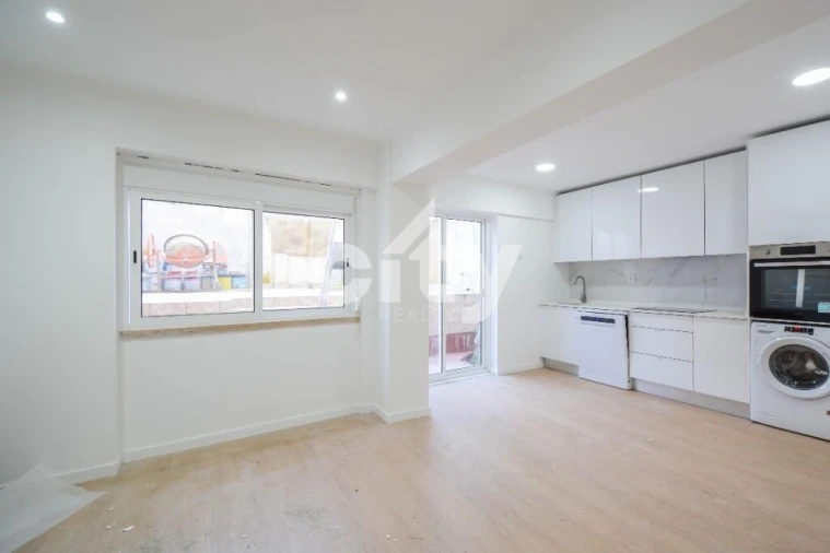 Apartamento T2 para Venda em Venteira Foto 2