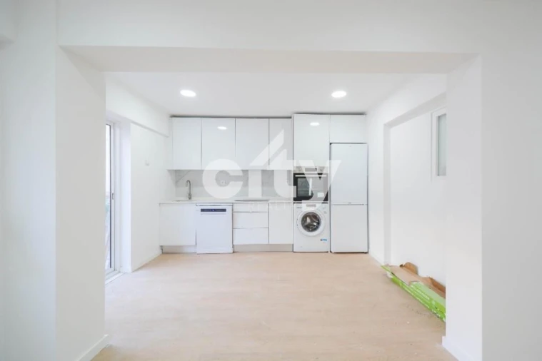 Apartamento T2 para Venda em Venteira Foto 3