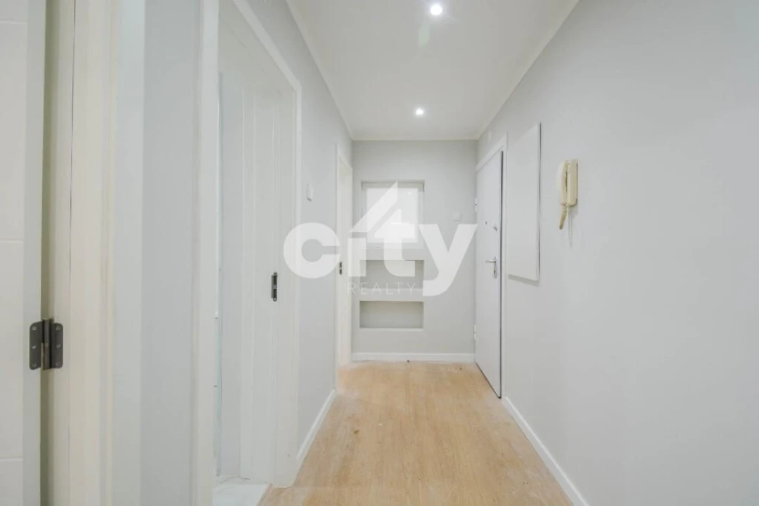Apartamento T2 para Venda em Venteira Foto 9