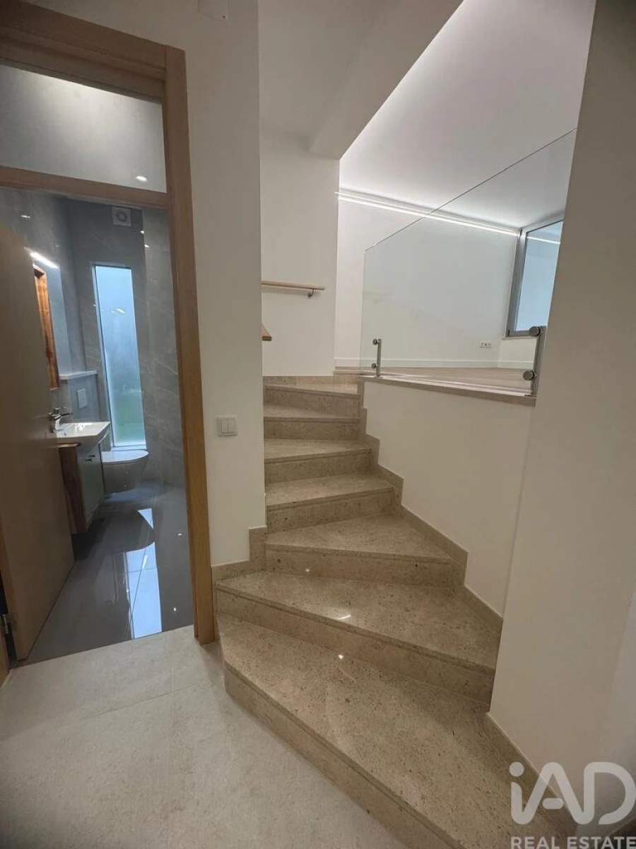 Apartamento T2 para Arrendamento em Aljubarrota Foto 13
