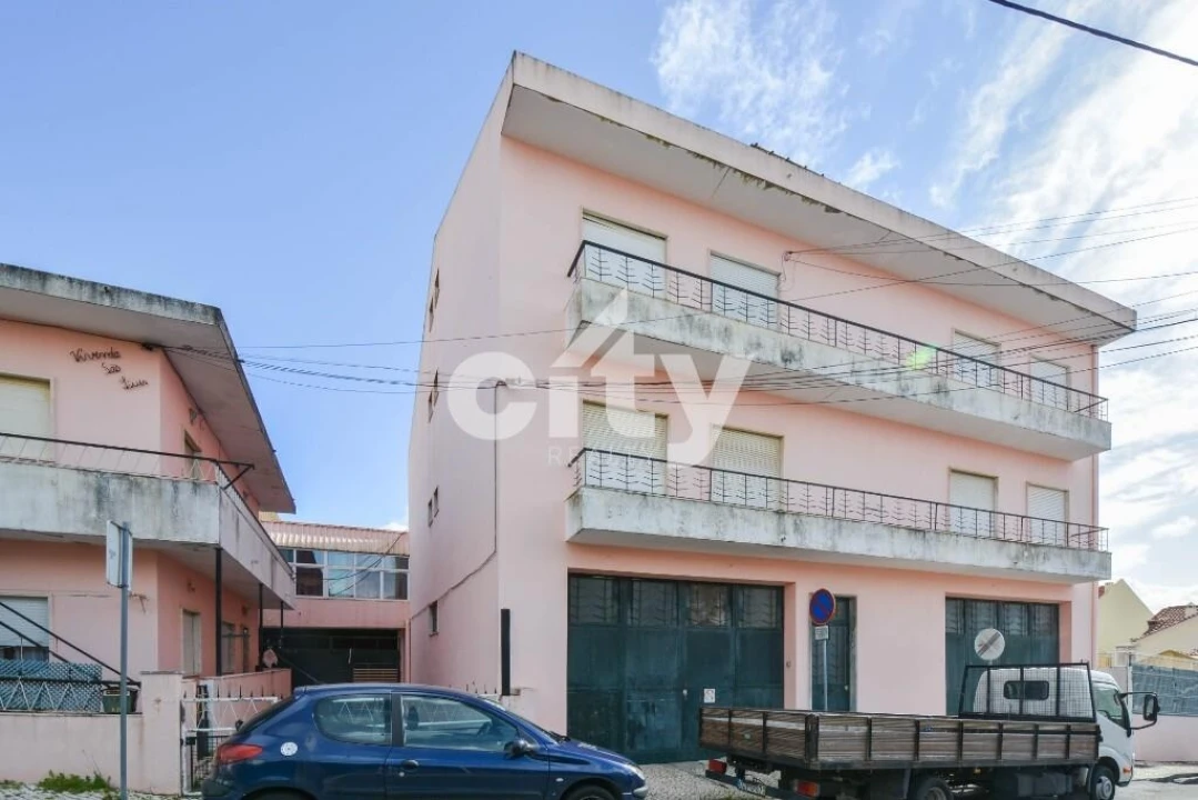 Prédio para Venda em Pontinha e Famões Foto 24