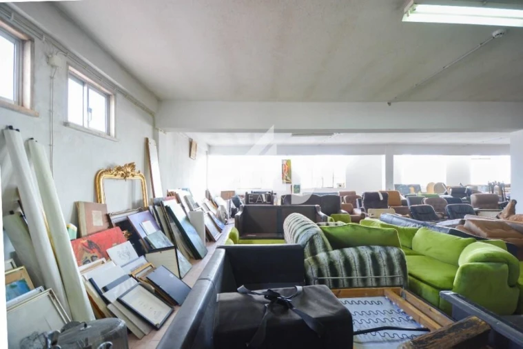 Prédio para Venda em Pontinha e Famões Foto 12
