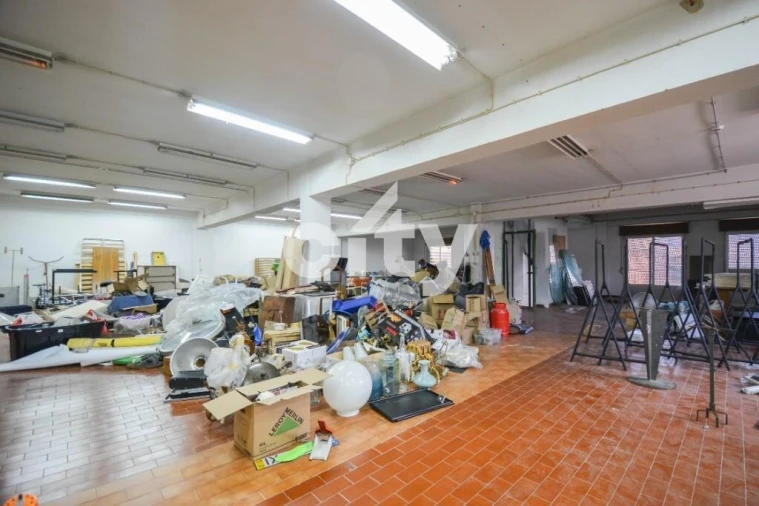 Prédio para Venda em Pontinha e Famões Foto 6