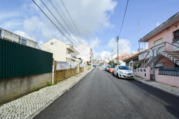 Prédio para Venda em Pontinha e Famões Foto 23