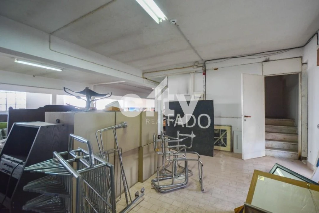 Prédio para Venda em Pontinha e Famões Foto 11