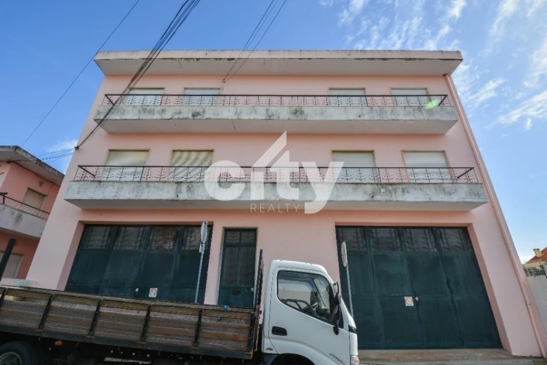 Prédio para Venda em Pontinha e Famões Foto 27