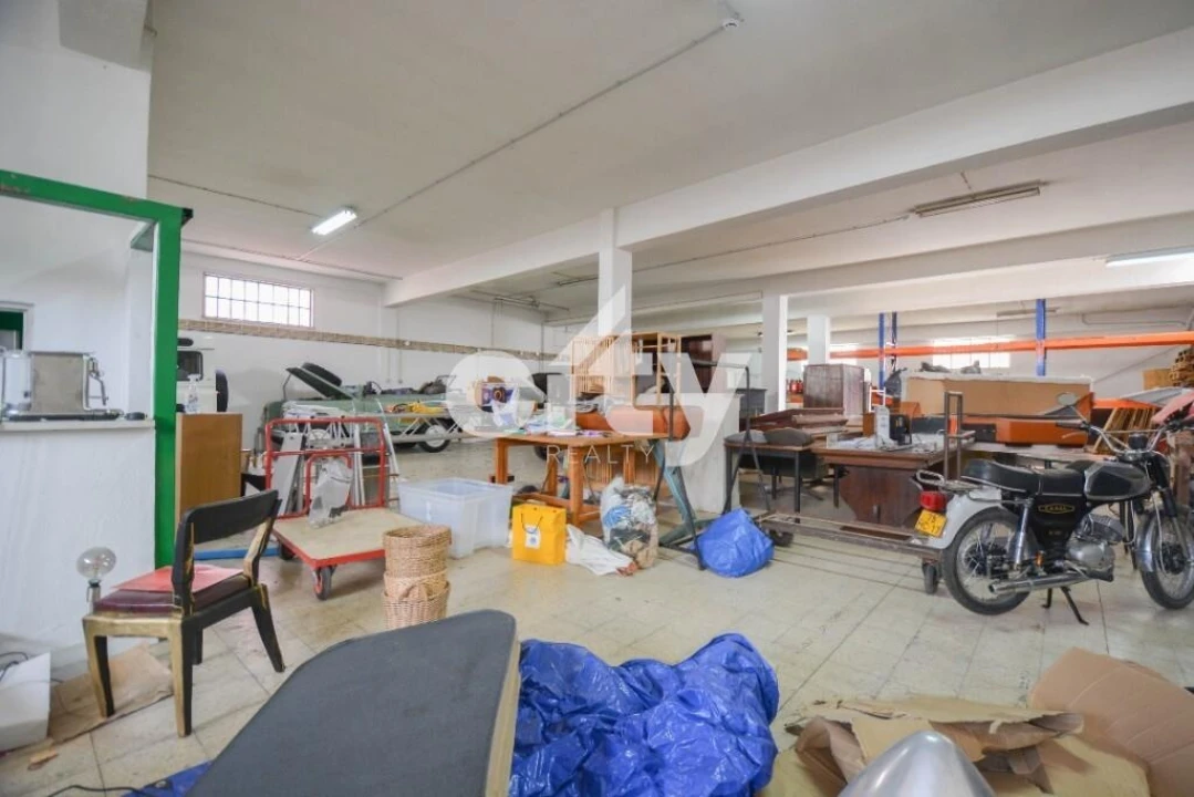 Prédio para Venda em Pontinha e Famões Foto 5