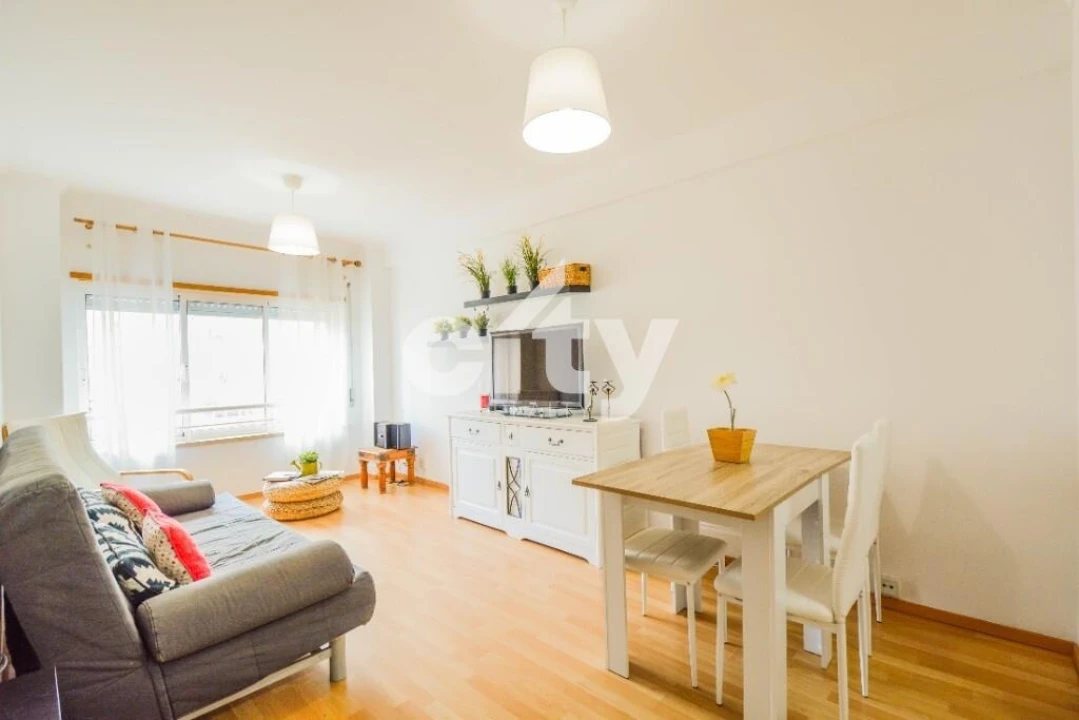 Apartamento T1 para Venda em Lumiar Foto 1