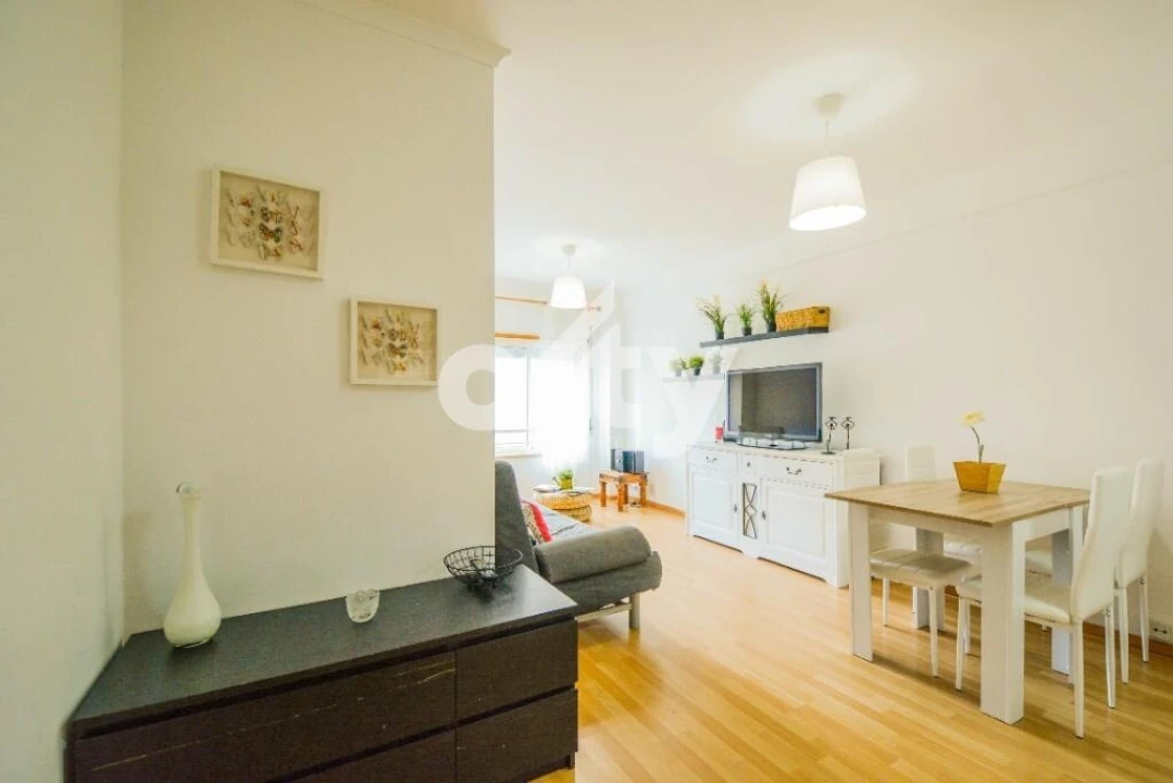 Apartamento T1 para Venda em Lumiar Foto 2