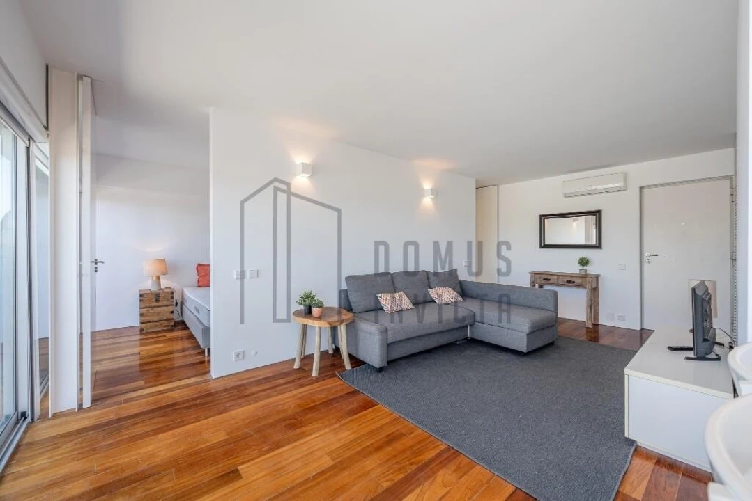 Apartamento T1 para Venda em Lordelo do Ouro e Massarelos Foto 1