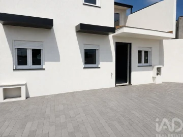 Moradia T3 para Venda em Arcozelo