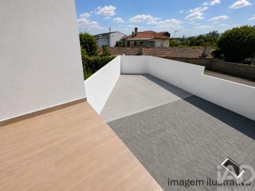 Moradia T3 para Venda em Arcozelo