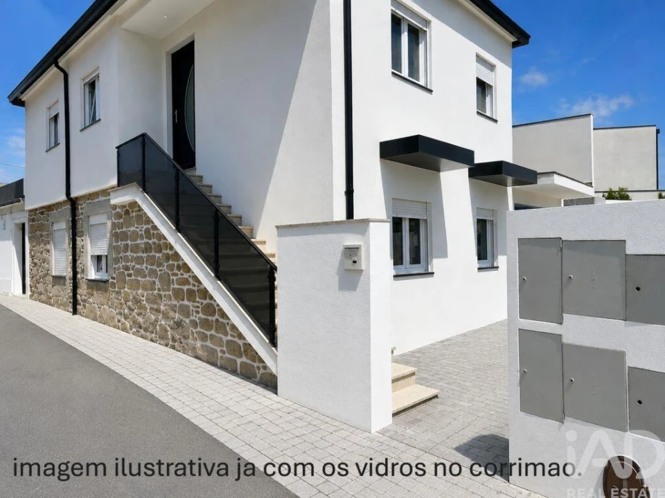 Moradia T3 para Venda em Arcozelo Foto 2