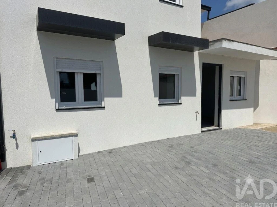 Moradia T3 para Venda em Arcozelo Foto 11