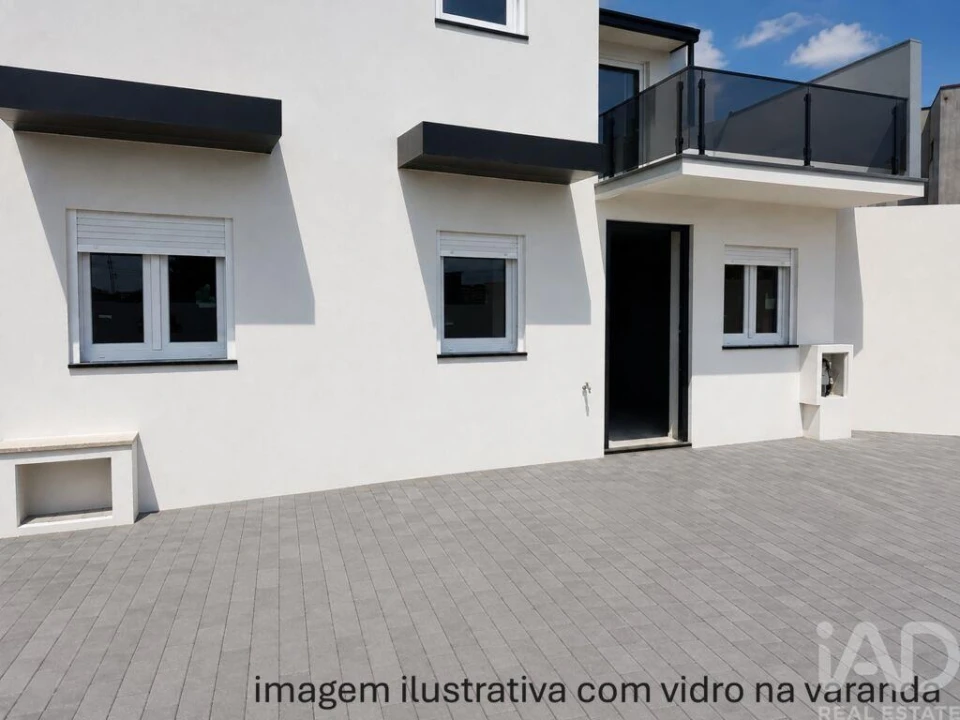 Moradia T3 para Venda em Arcozelo Foto 18