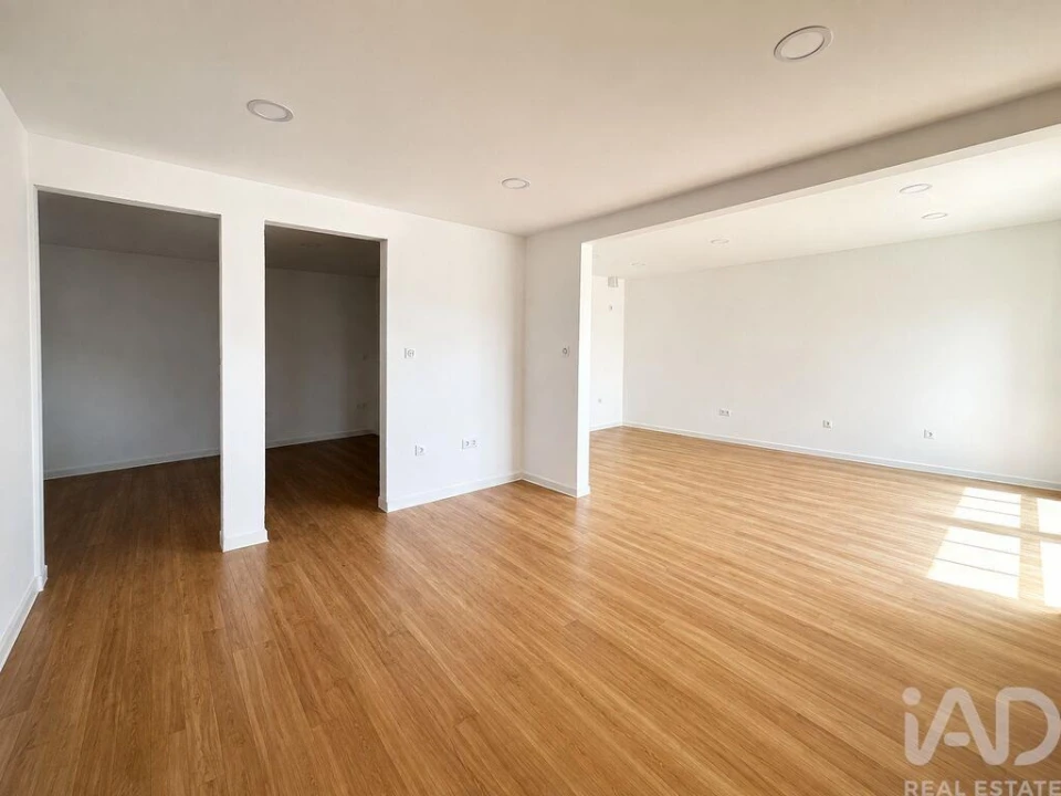 Moradia T3 para Venda em Arcozelo Foto 3
