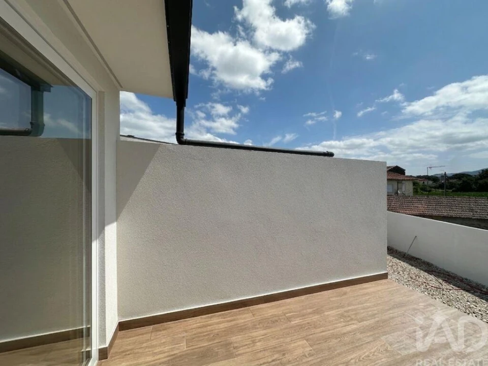Moradia T3 para Venda em Arcozelo Foto 9