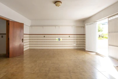 Moradia T5 para Venda em Charneca de Caparica e Sobreda