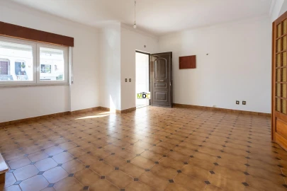 Moradia T5 para Venda em Charneca de Caparica e Sobreda