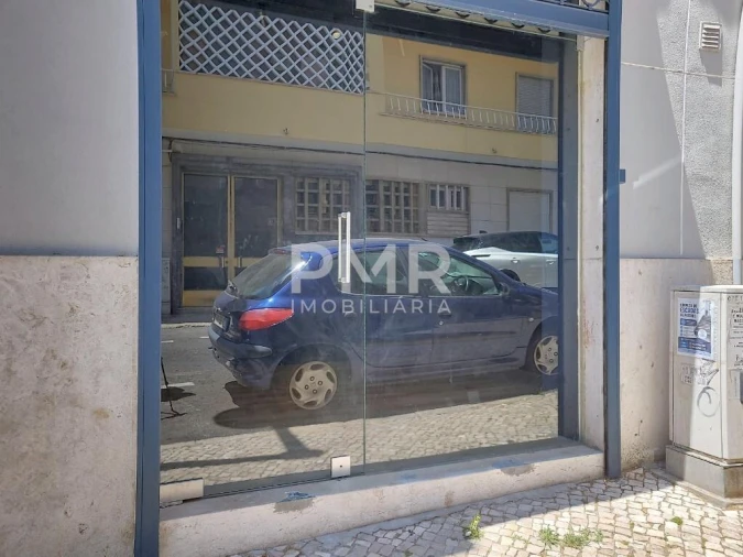 Loja para Arrendamento em Avenidas Novas Foto 3