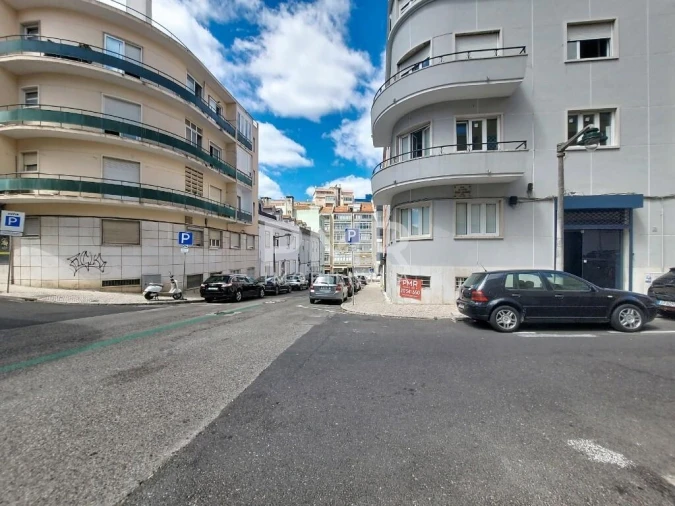 Loja para Arrendamento em Avenidas Novas Foto 7