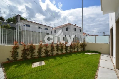 Moradia T2 para Venda em Rio de Mouro