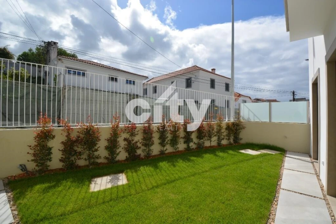 Moradia T2 para Venda em Rio de Mouro Foto 5