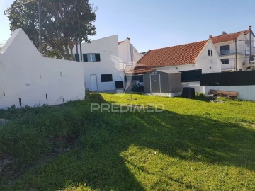 Terreno para Venda em Charneca de Caparica e Sobreda