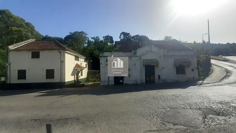 Moradia T2 para Venda em Campolide