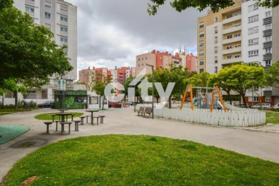 Apartamento T2 para Arrendamento em Alvalade