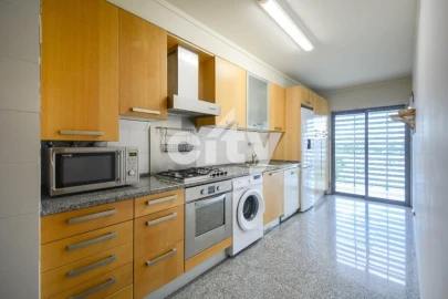 Apartamento T2 para Arrendamento em Alvalade