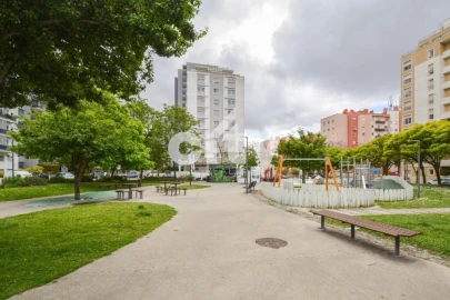 Apartamento T2 para Arrendamento em Alvalade
