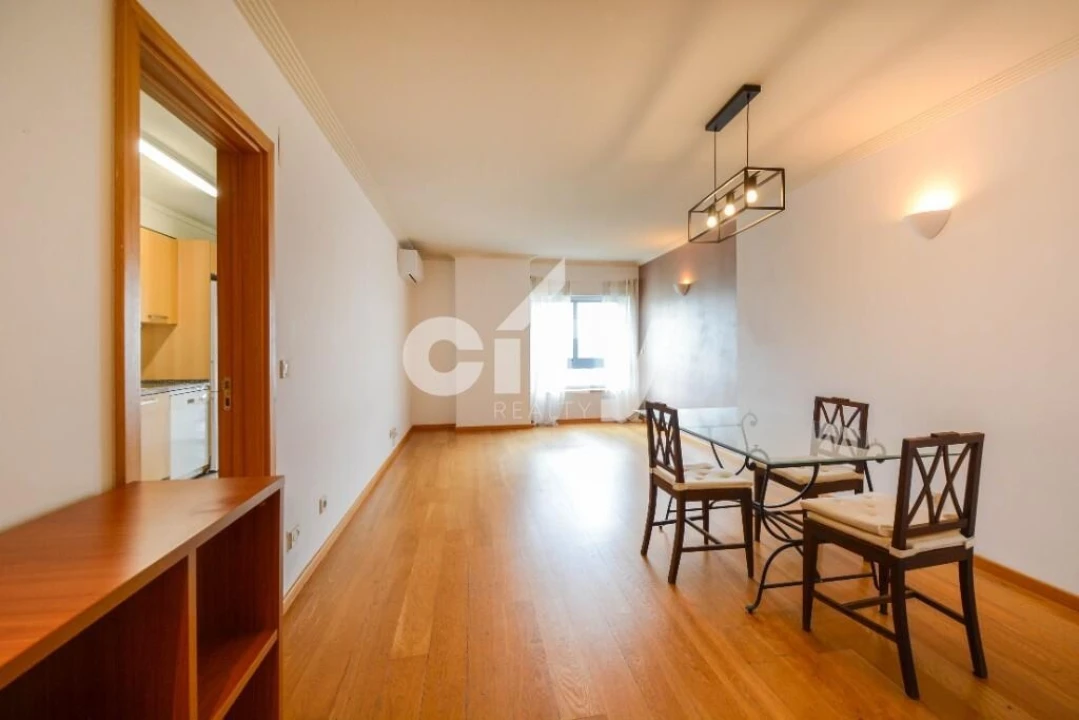 Apartamento T2 para Arrendamento em Alvalade Foto 2