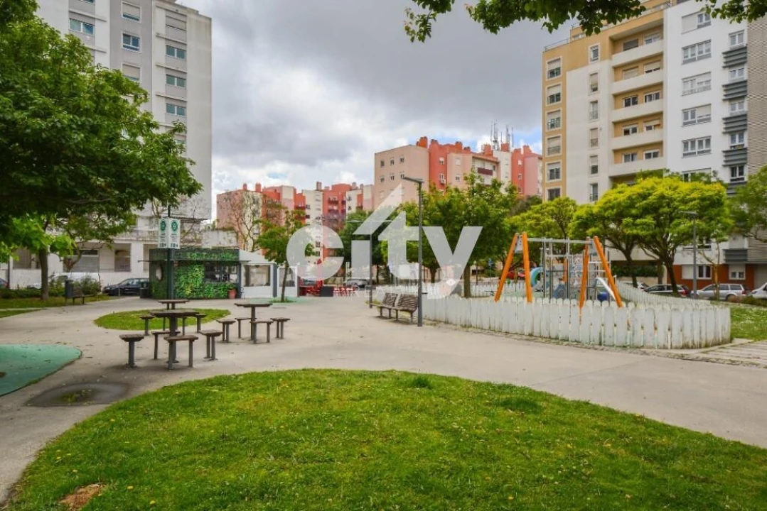 Apartamento T2 para Arrendamento em Alvalade Foto 22