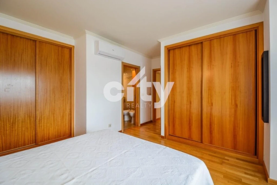 Apartamento T2 para Arrendamento em Alvalade Foto 6