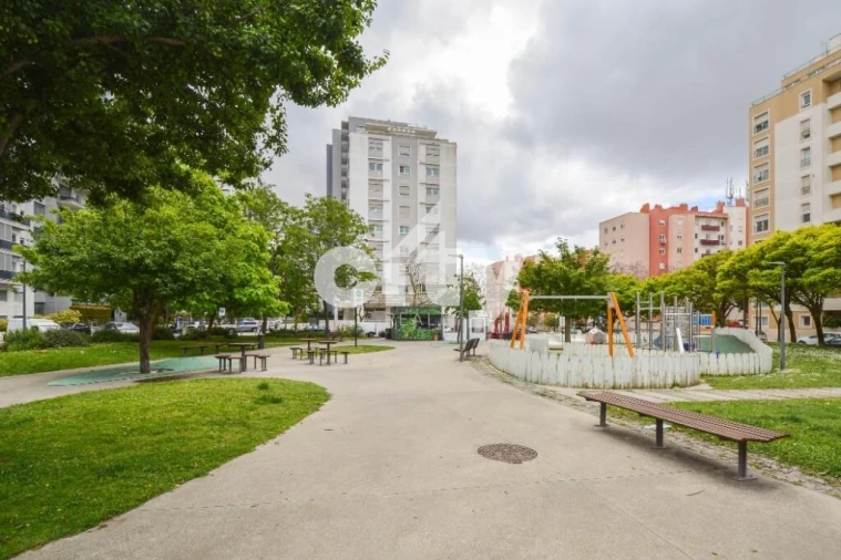 Apartamento T2 para Arrendamento em Alvalade Foto 23