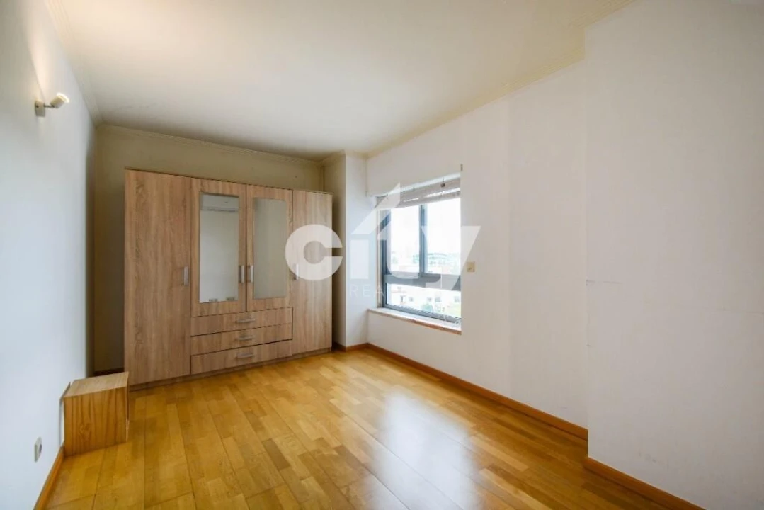 Apartamento T2 para Arrendamento em Alvalade Foto 9