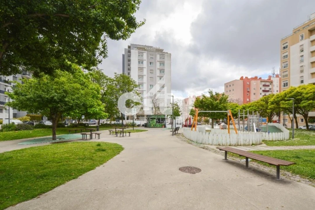 Apartamento T2 para Arrendamento em Alvalade Foto 23
