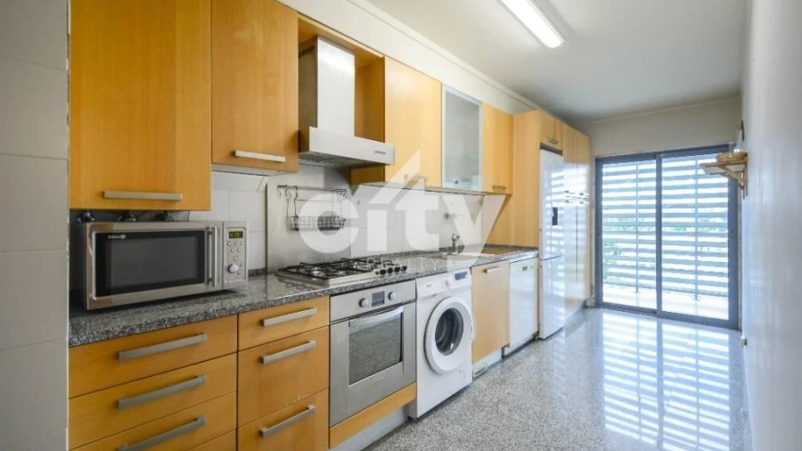 Apartamento T2 para Arrendamento em Alvalade