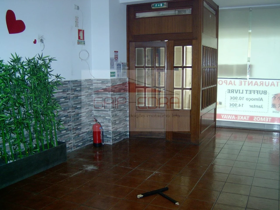 Loja para Arrendamento em Aguas Santas Foto 2