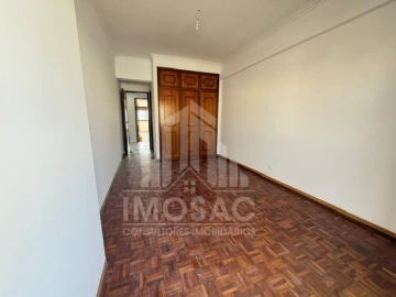 Apartamento T3 para Venda em Loures