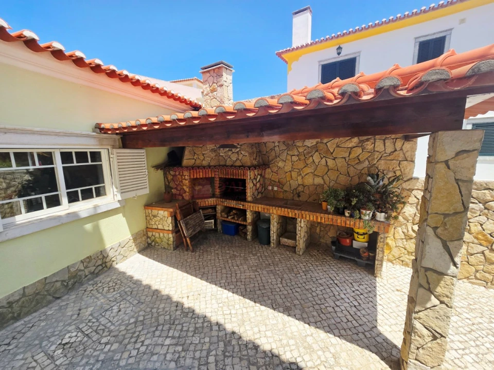 Moradia T4 para Venda em Carvoeira Foto 4